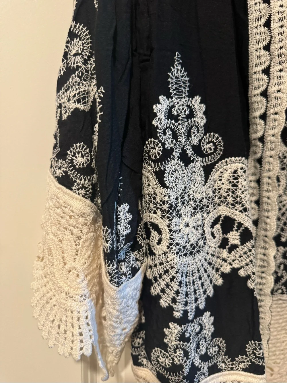 Solitaire Black White Embroidered Crochet Lace Kimono Cardigan Cover Up Size 1X